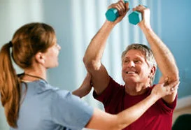 Man self-healing accompanied by a Physio