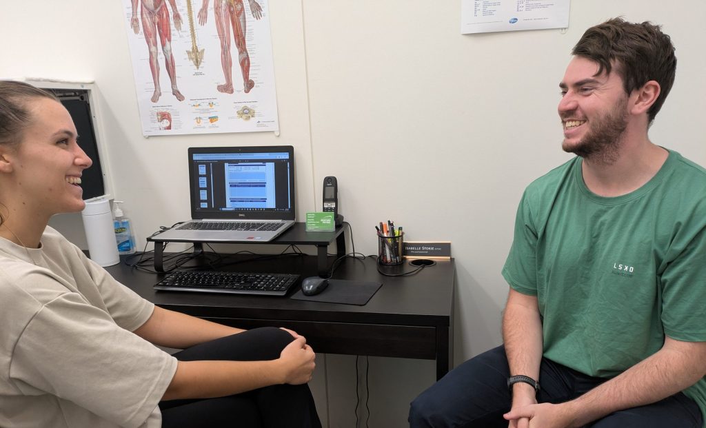 Isabelle speaking with a patient.